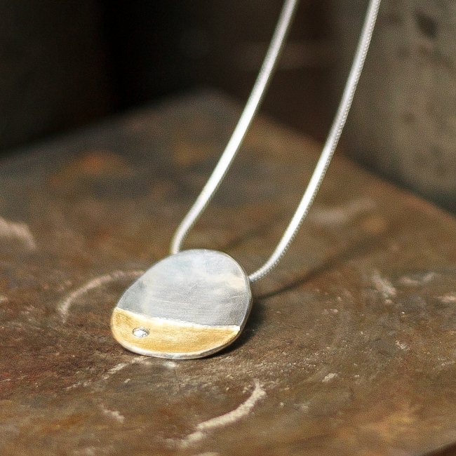 Organic pendant with diamond-small