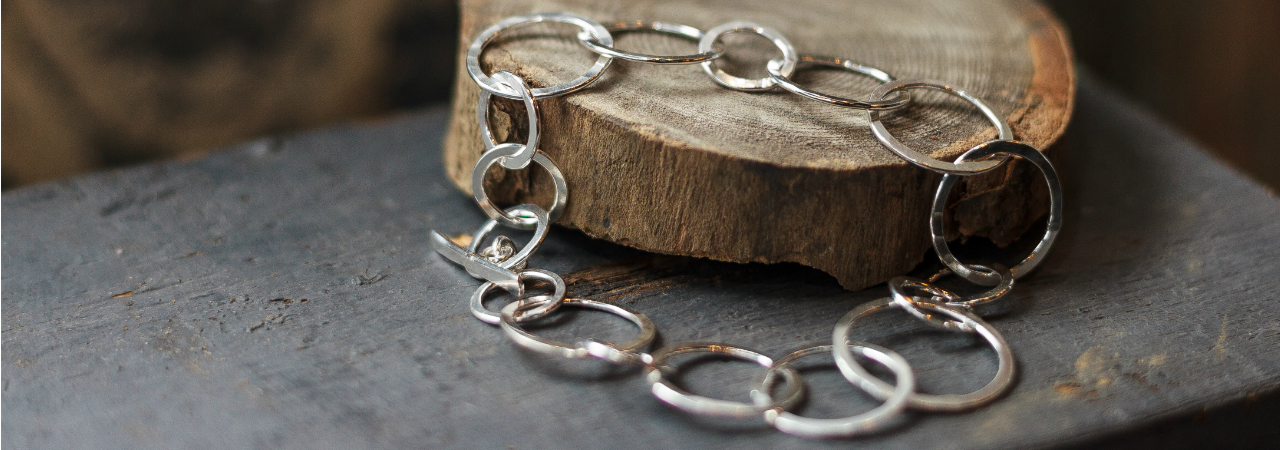 Delicate loop bracelet - large