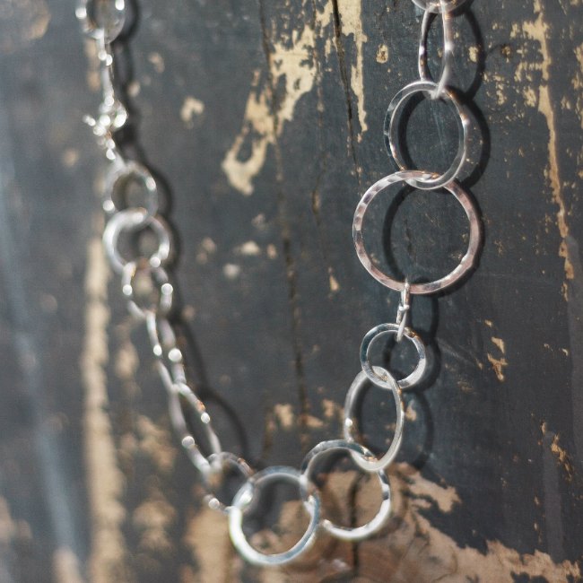 Delicate loop necklace - small