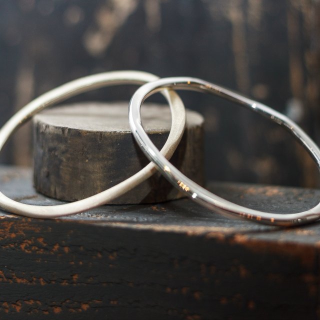 Oval loop bangle - small