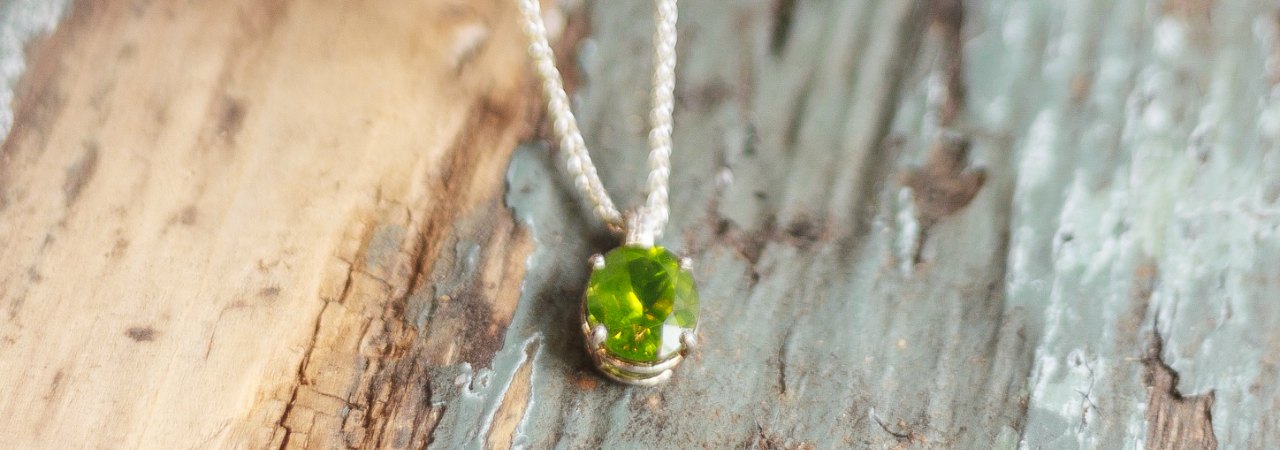 9. Claw set Peridot pendant-large