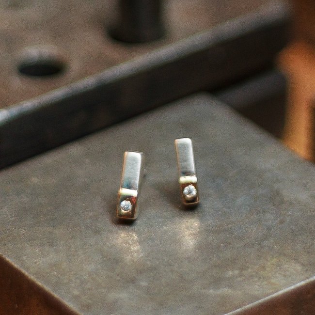 Bar studs with diamonds-small