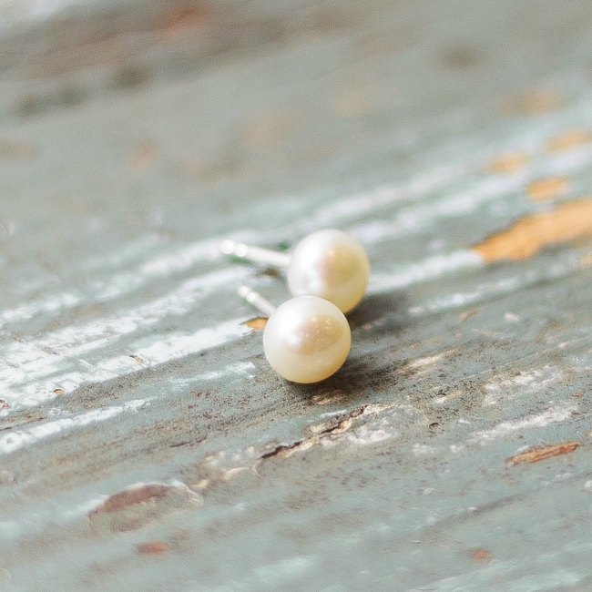 Medium pearl studs - small