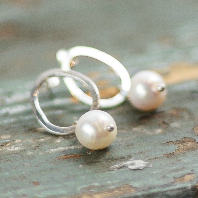 Oval studs with pearls  - small