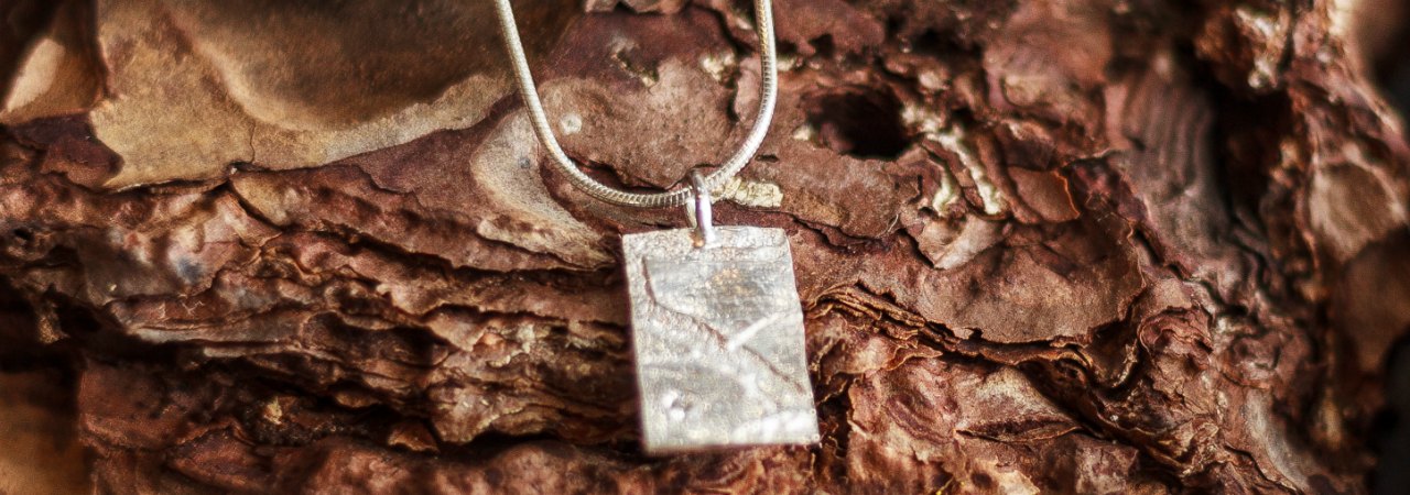 Textured pendant with diamond-large