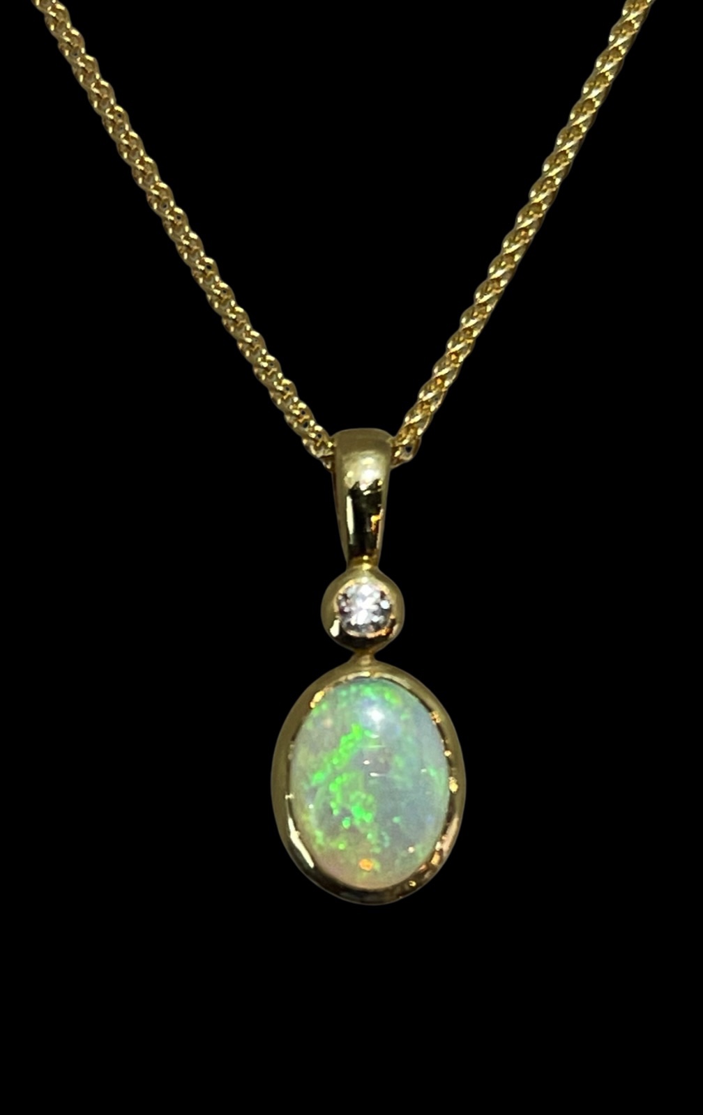 Opal and diamond necklet 